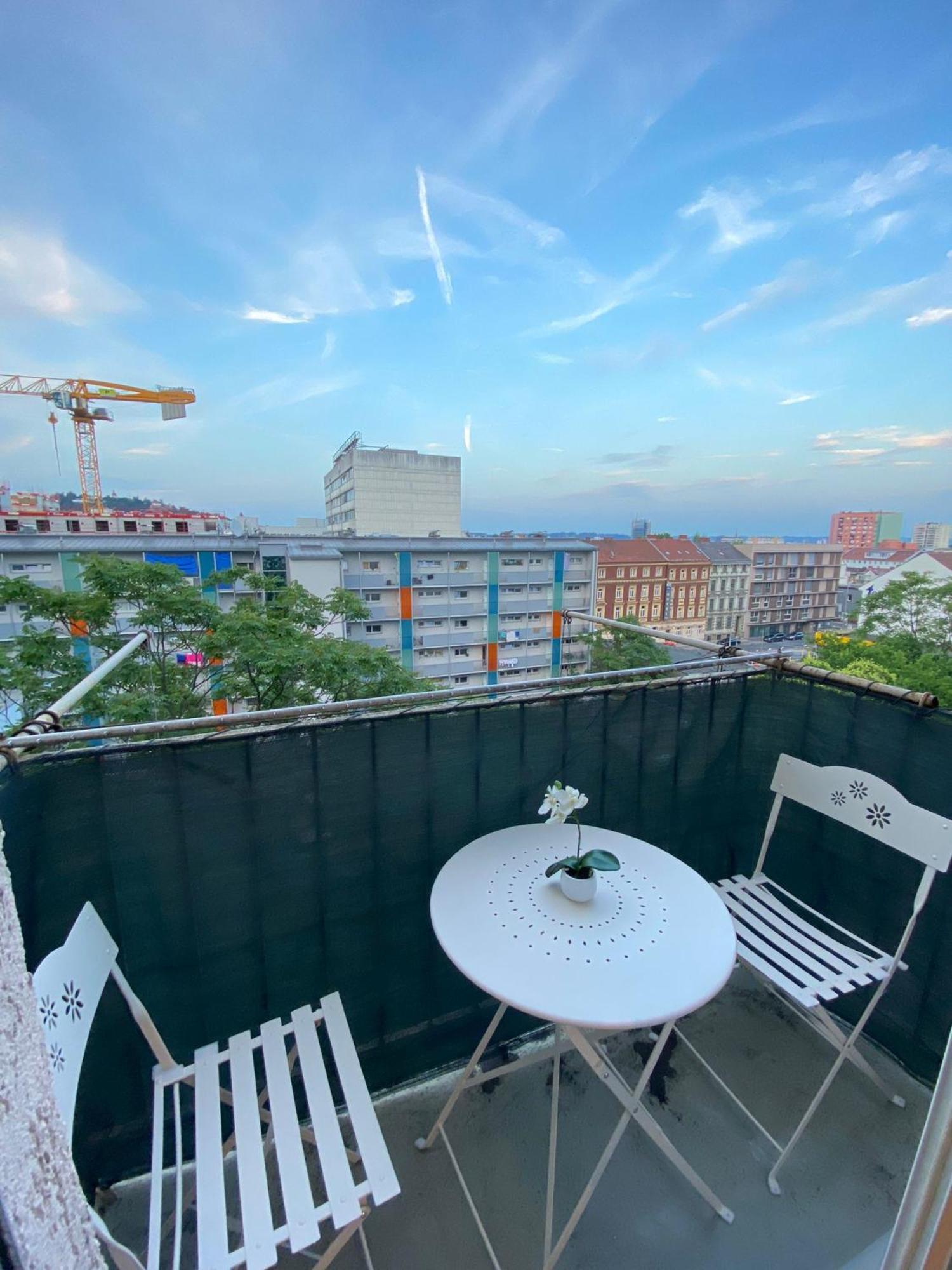 Moderne Wohnung Mit 2 Balkonen, Self Check-In, Parking Graz Dış mekan fotoğraf